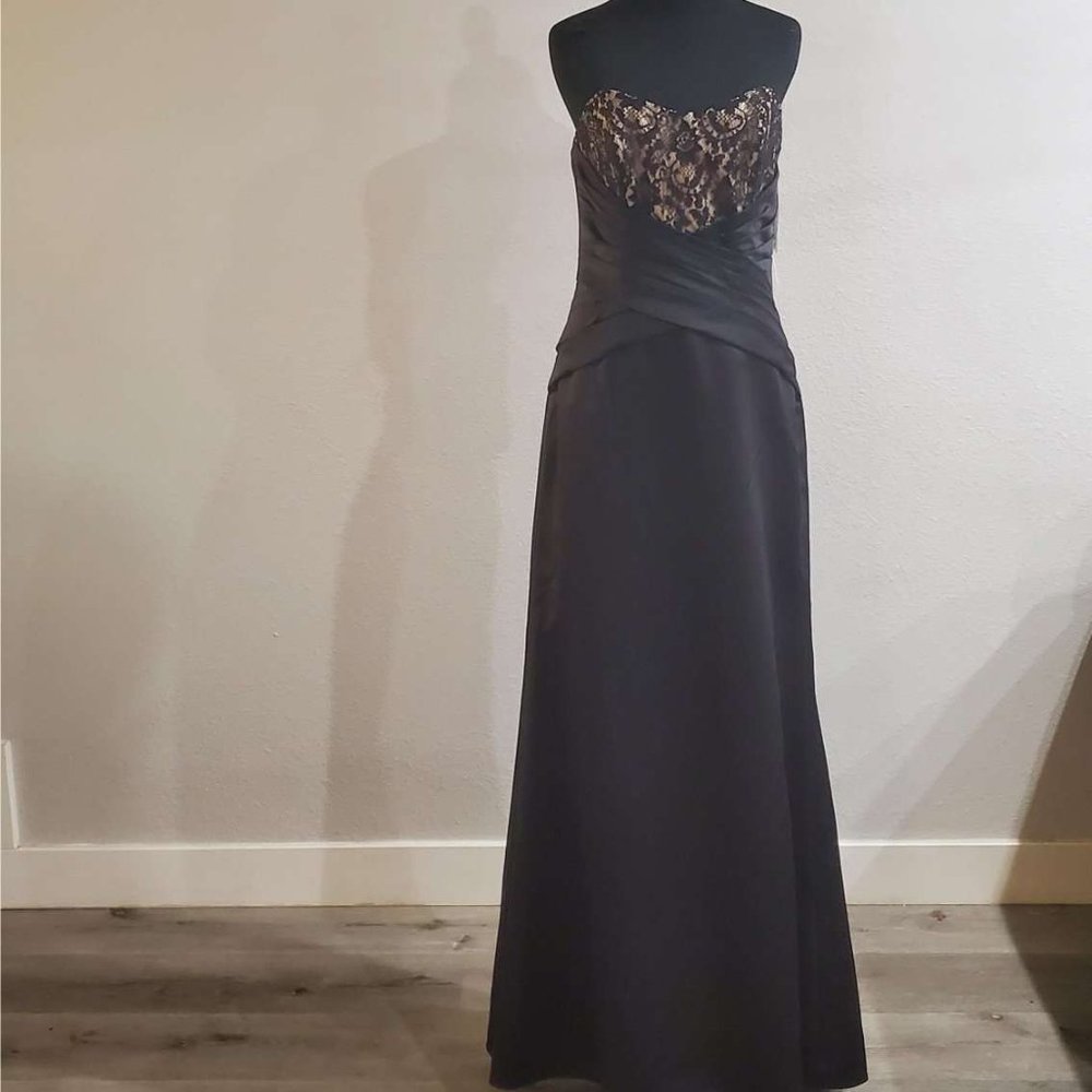 LONG BLACK DRESS WITH CRISSCROSS ROUCHING